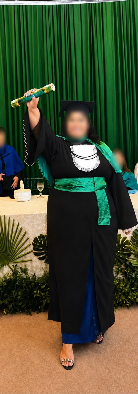 mulher em traje de festa, registro de acompanhamento do programa